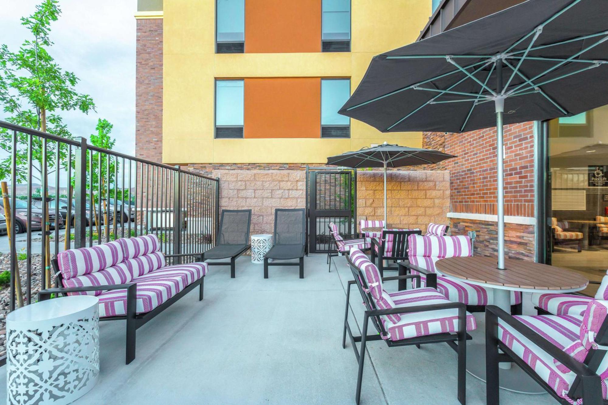 Hampton Inn & Suites Reno/Sparks Exterior photo